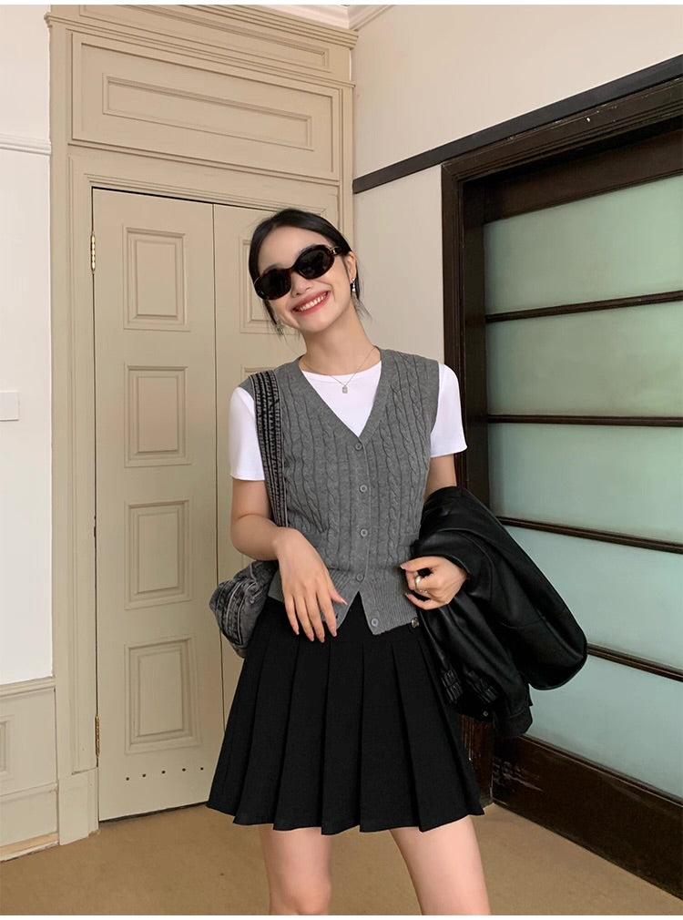 ケーブルニットベスト