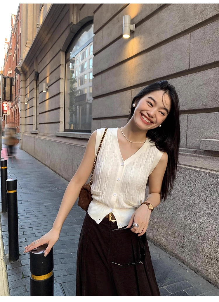 ケーブルニットベスト