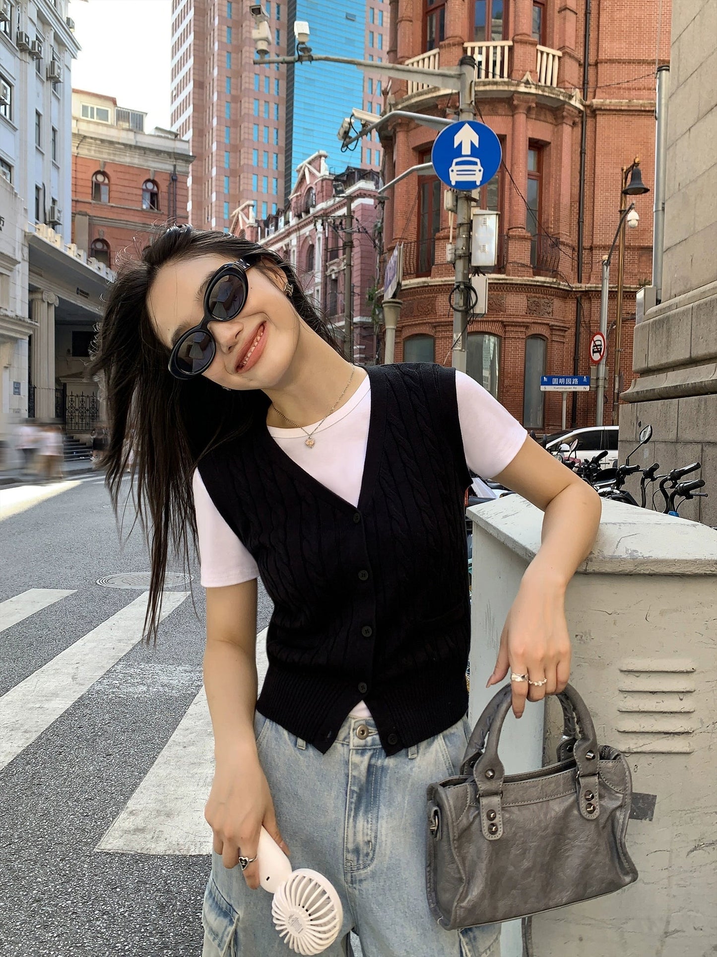 ケーブルニットベスト