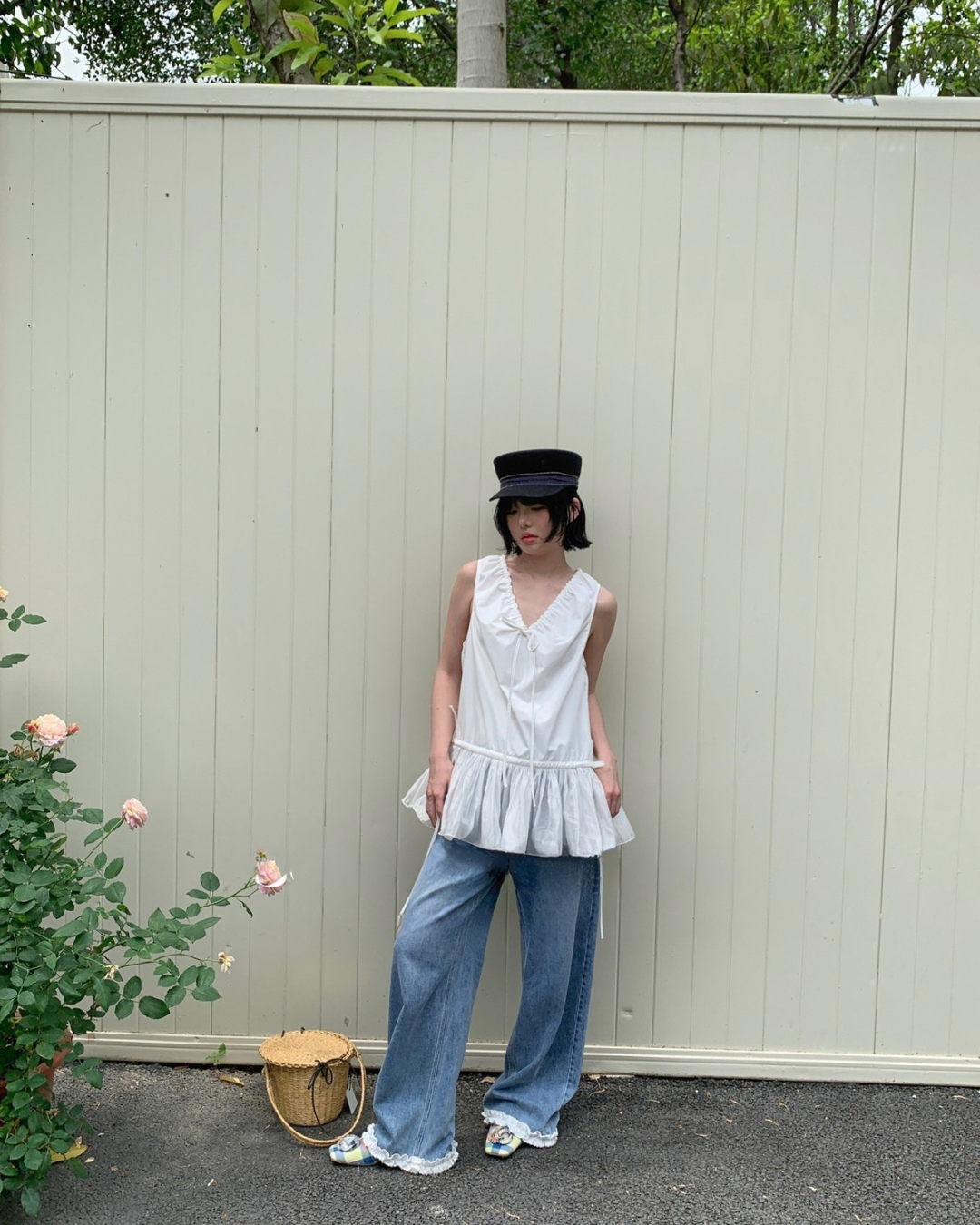 Ｖネックフリルミニワンピース