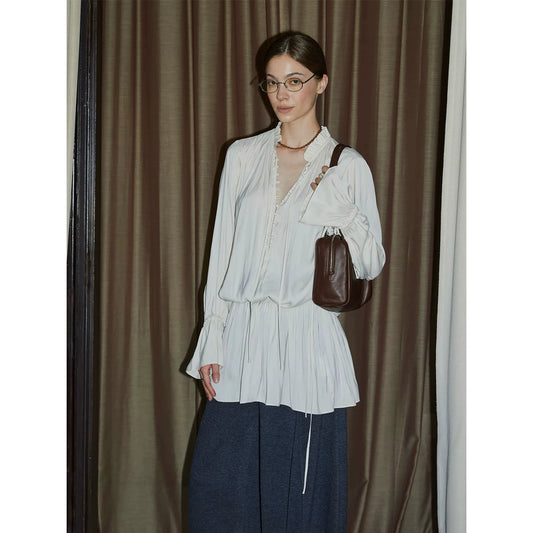 くるみボタンフレアスリーブブラウス