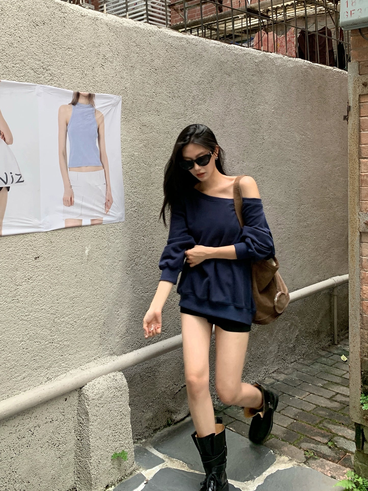 オフショルスウェット