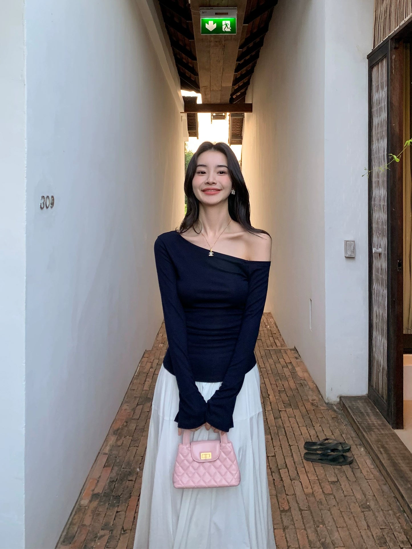 フレアスリーブオフショルトップス