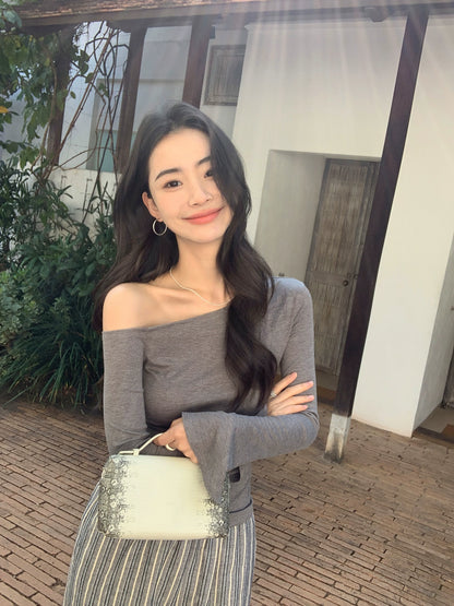 フレアスリーブオフショルトップス