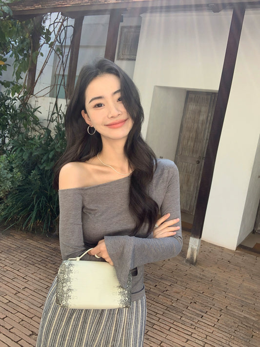 フレアスリーブオフショルトップス